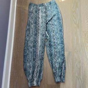 It is a size medium and the breeze comes through your pants. You will like it.